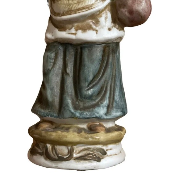 Bisque  painted figurine old lady carrying vegetables 9" Great Condition - Picture 5 of 7